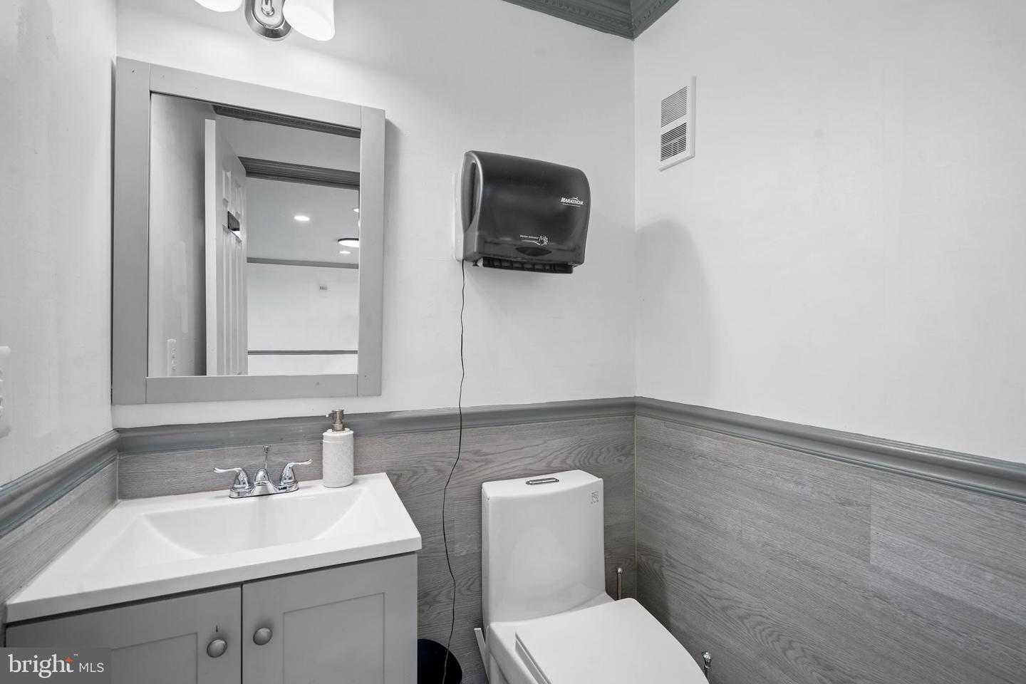 10130 Colvin Run Rd #b Property Photo 5