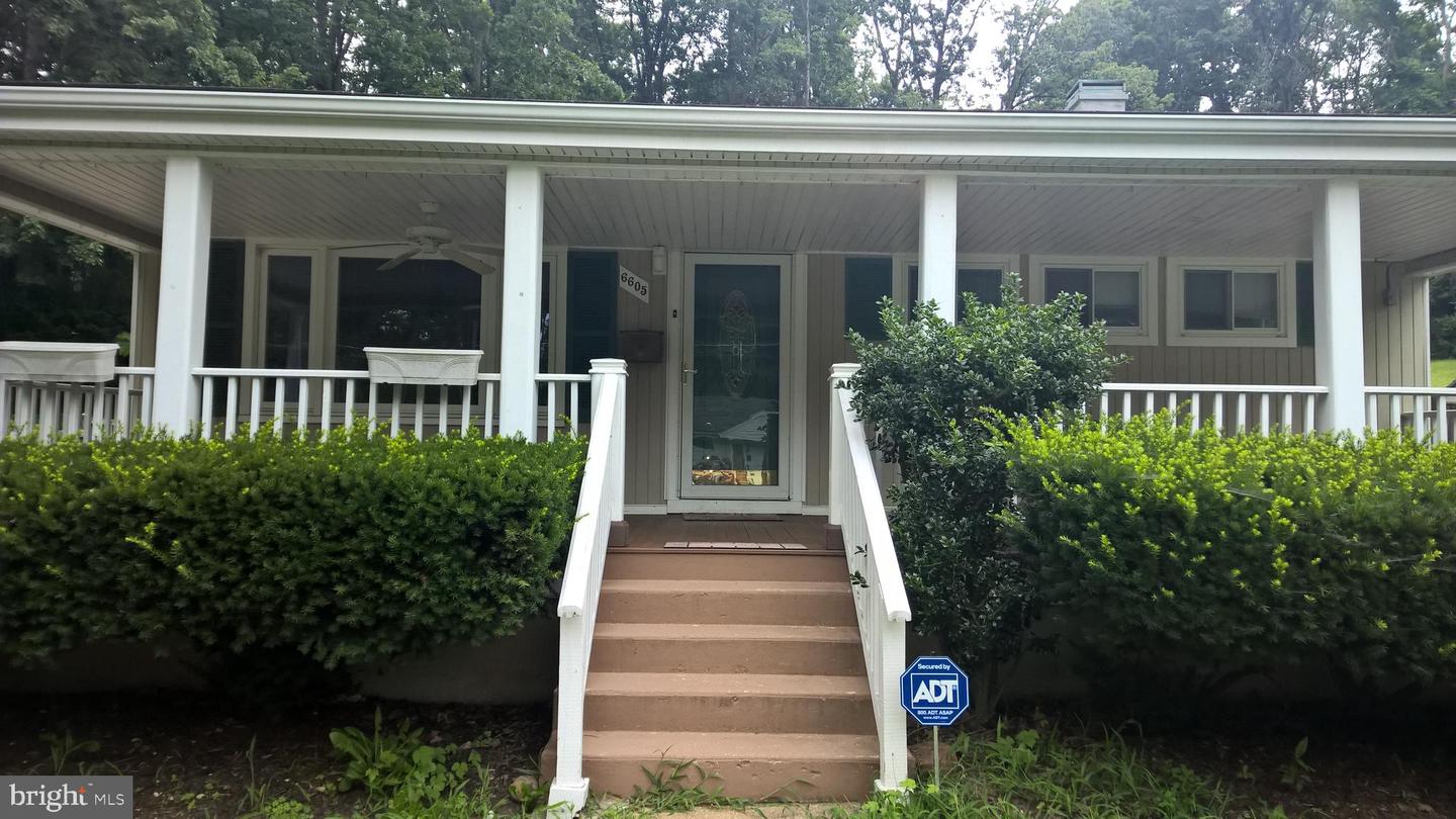 6605 Berkshire Dr Property Photo