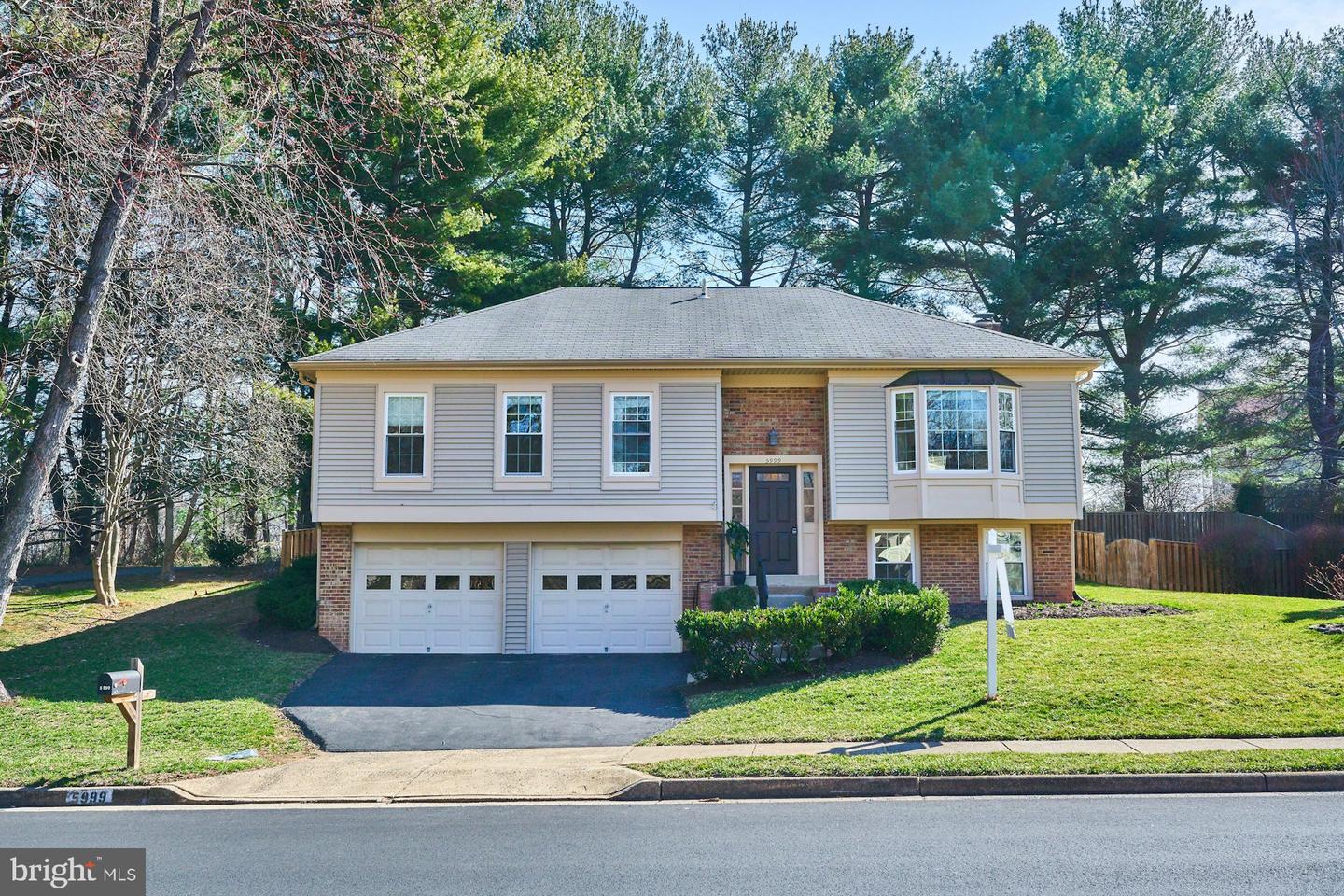 5999 Wilmington Dr Property Photo