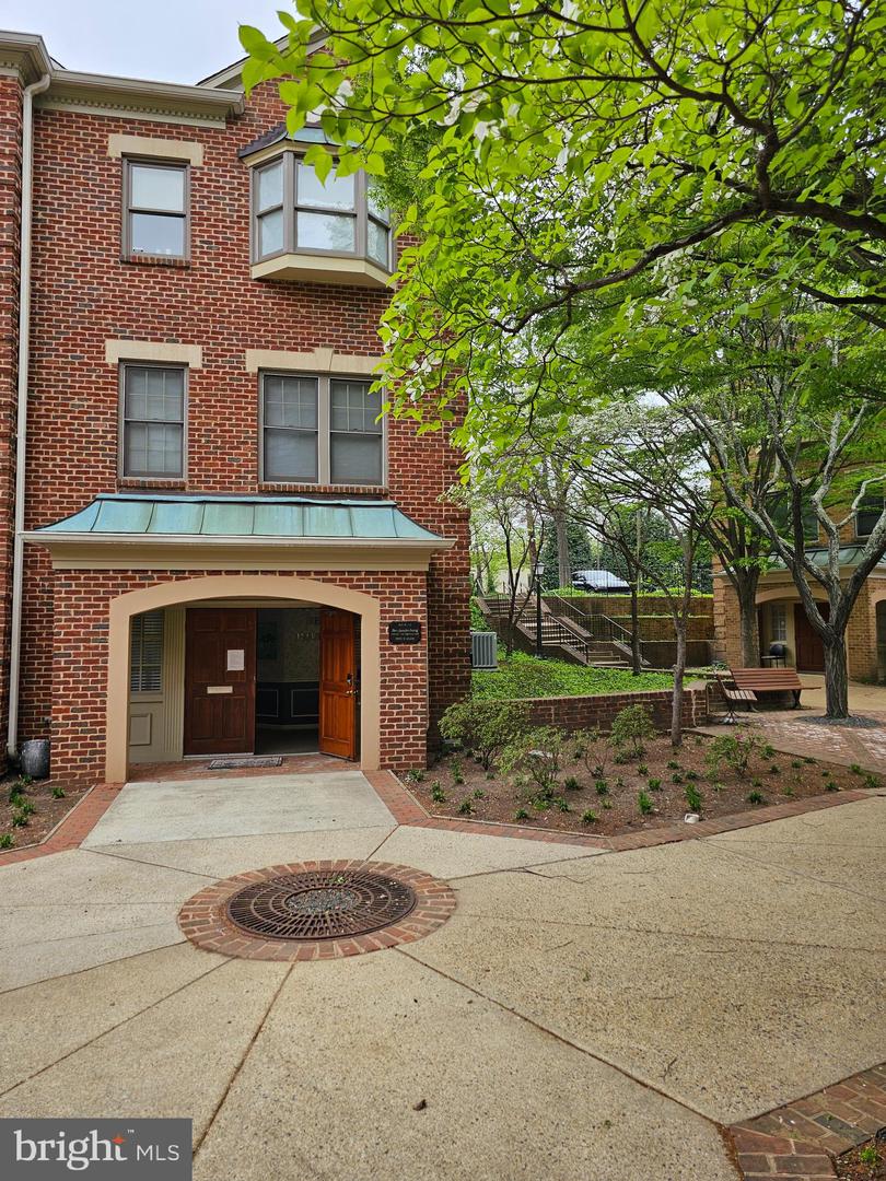 4200 EVERGREEN LN #311