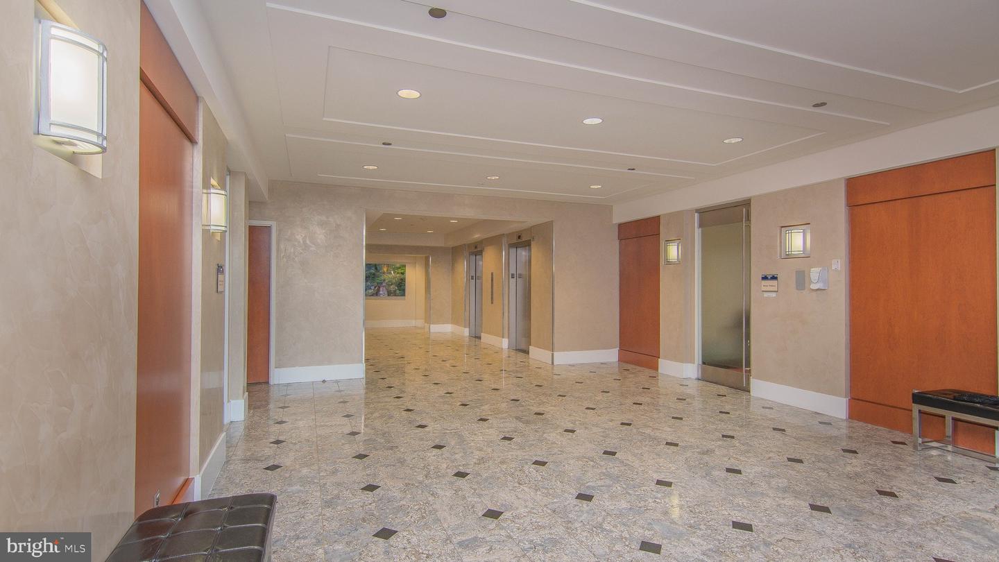 8230 Boone Blvd #350 Property Photo 9