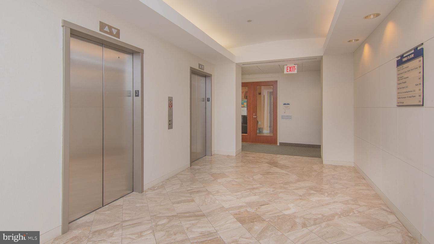 8230 Boone Blvd #350 Property Photo 10