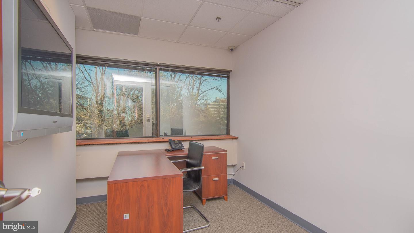 8230 Boone Blvd #350 Property Photo 20
