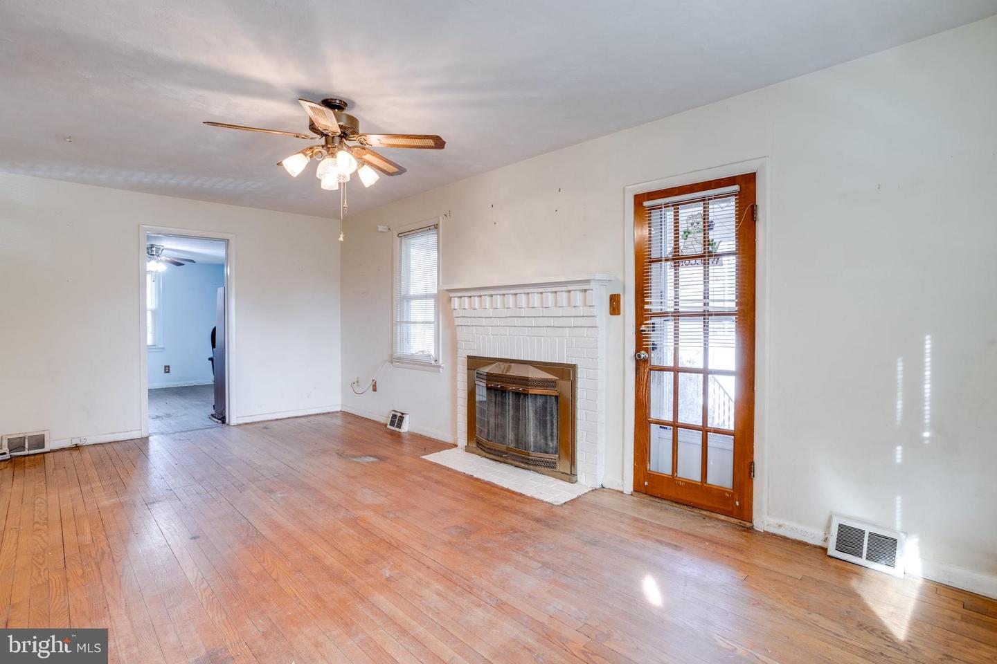 4116 Main St Property Photo 2