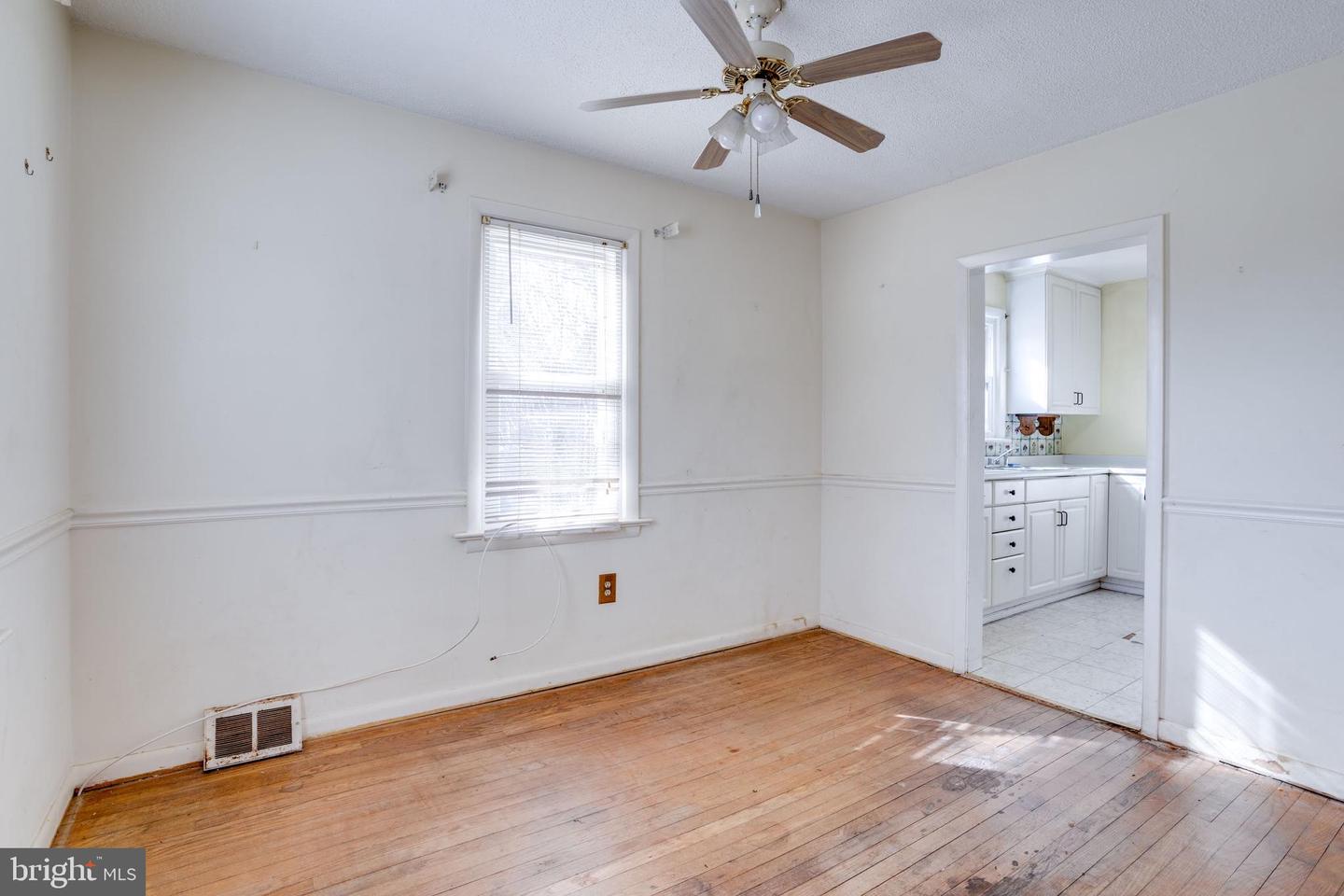 4116 Main St Property Photo 6