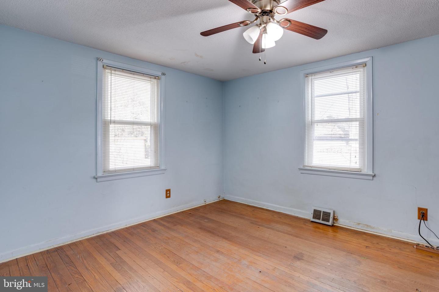 4116 Main St Property Photo 10