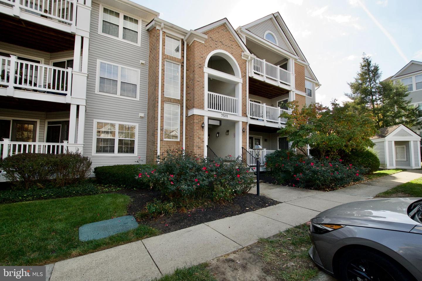 7511 Ashby Ln #j Property Photo