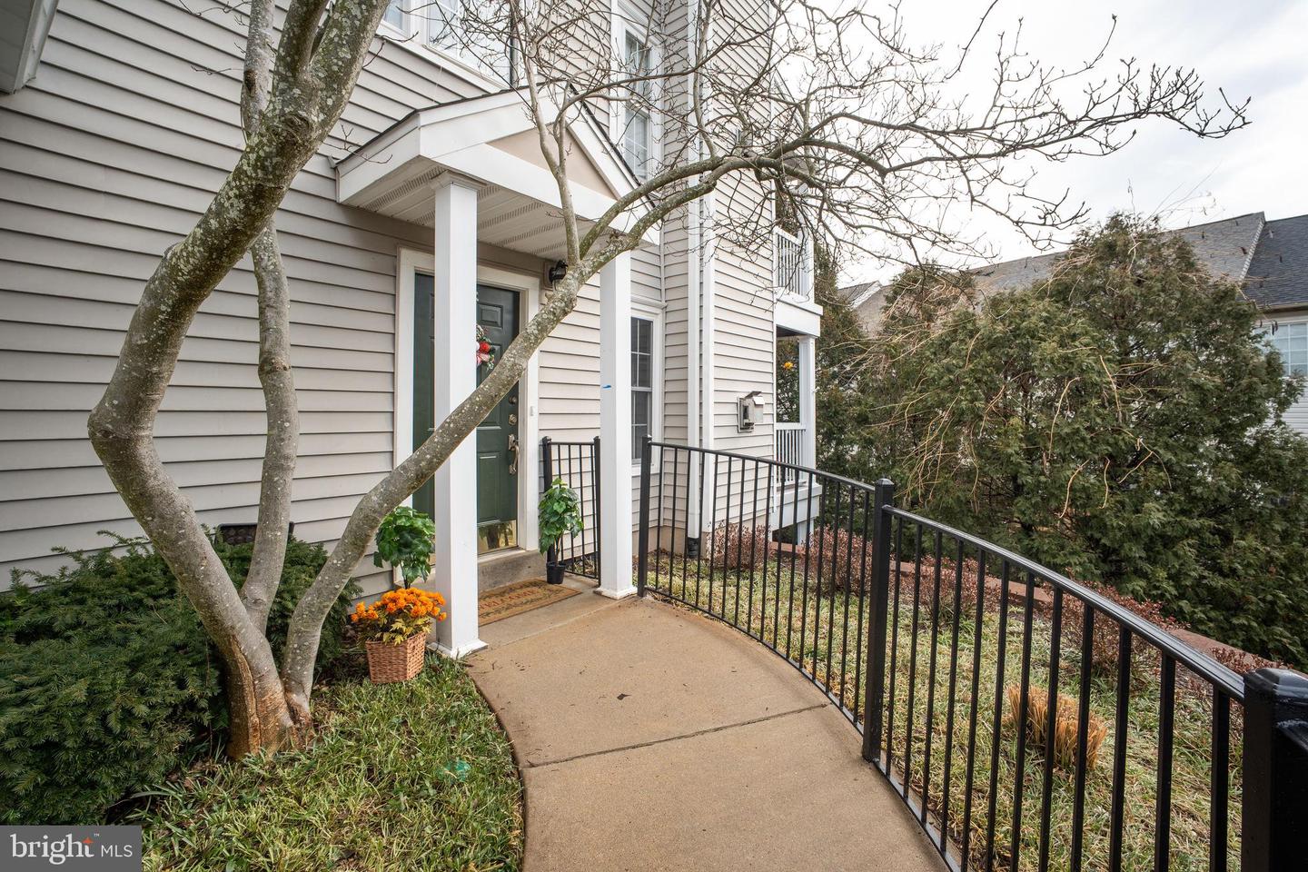 4590 Superior Sq Property Photo