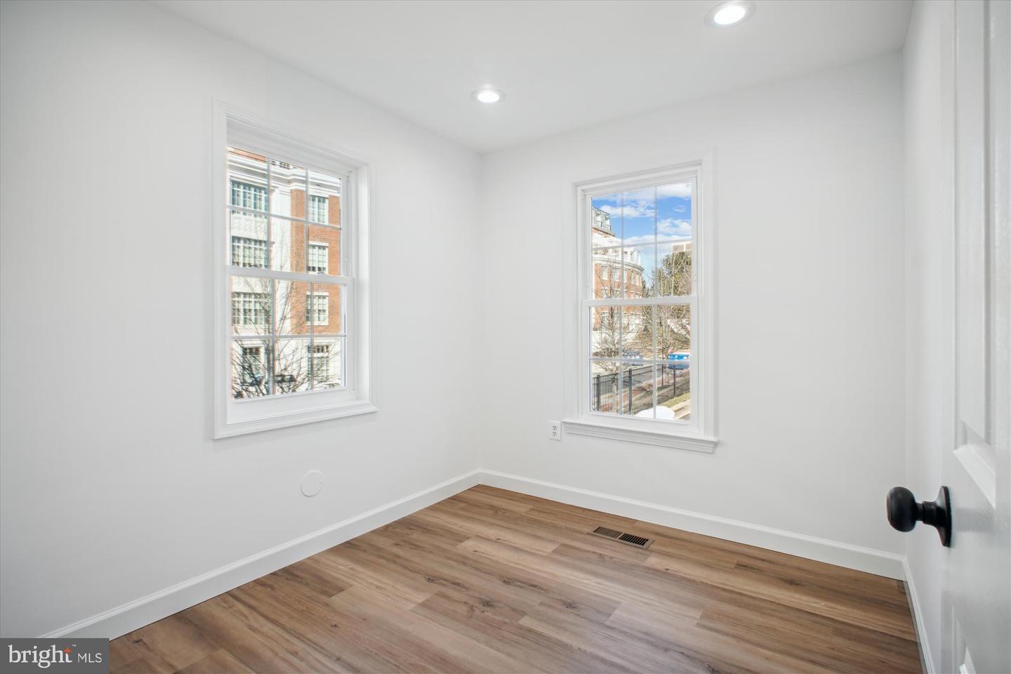 1316 Vincent Pl #5 Property Photo 8