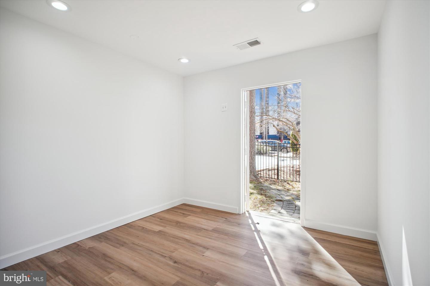 1316 Vincent Pl #5 Property Photo 20