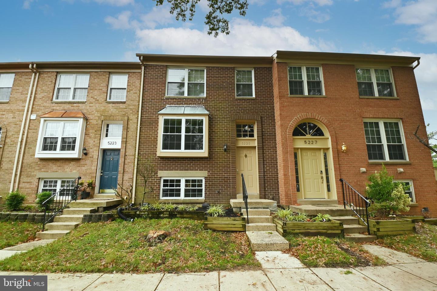 5225 Leeward Ln Property Photo