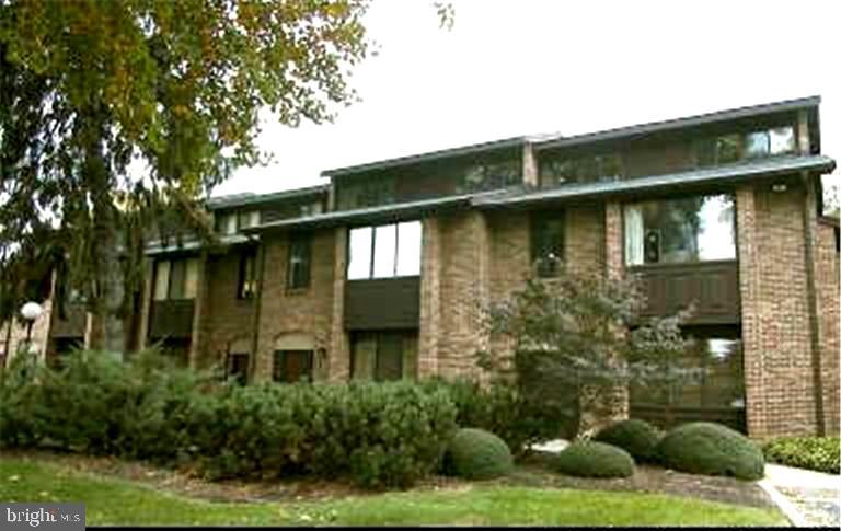 311 Maple Ave W #c Property Photo 1