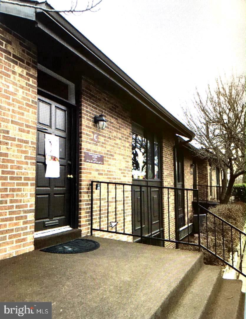 311 Maple Ave W #c Property Photo 3
