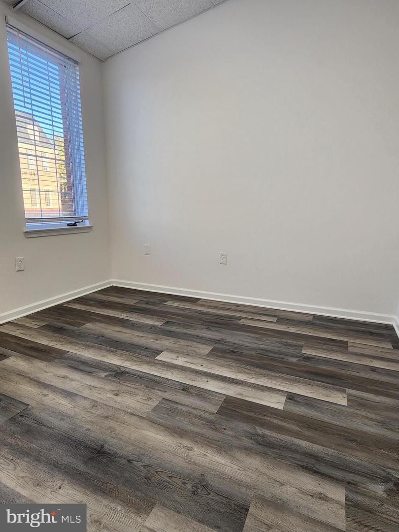 7002 Little River Tpke #1l - A Property Photo 4
