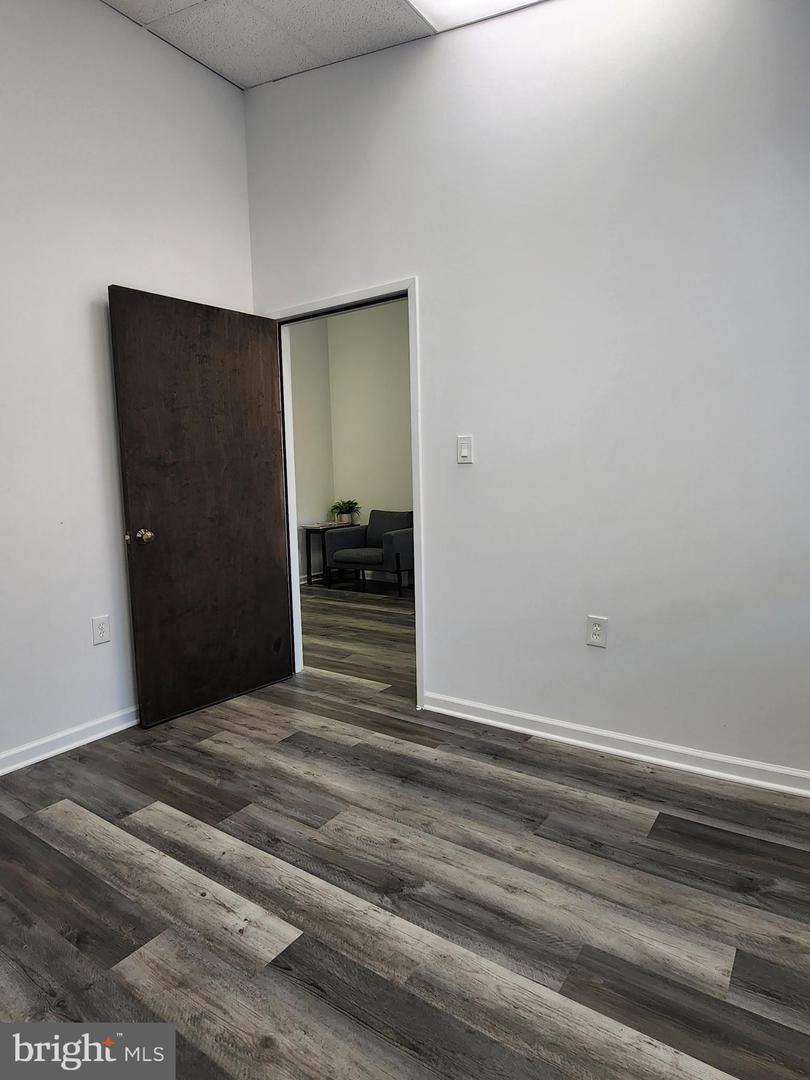 7002 Little River Tpke #1l - A Property Photo 5