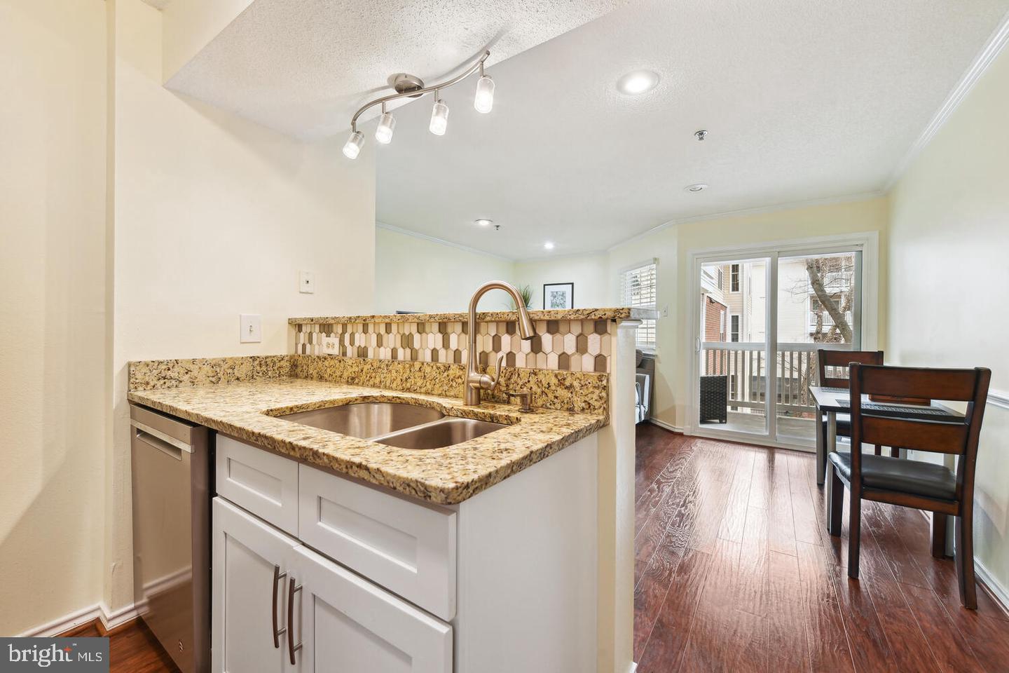 1524 Lincoln Way #302 Property Photo 8