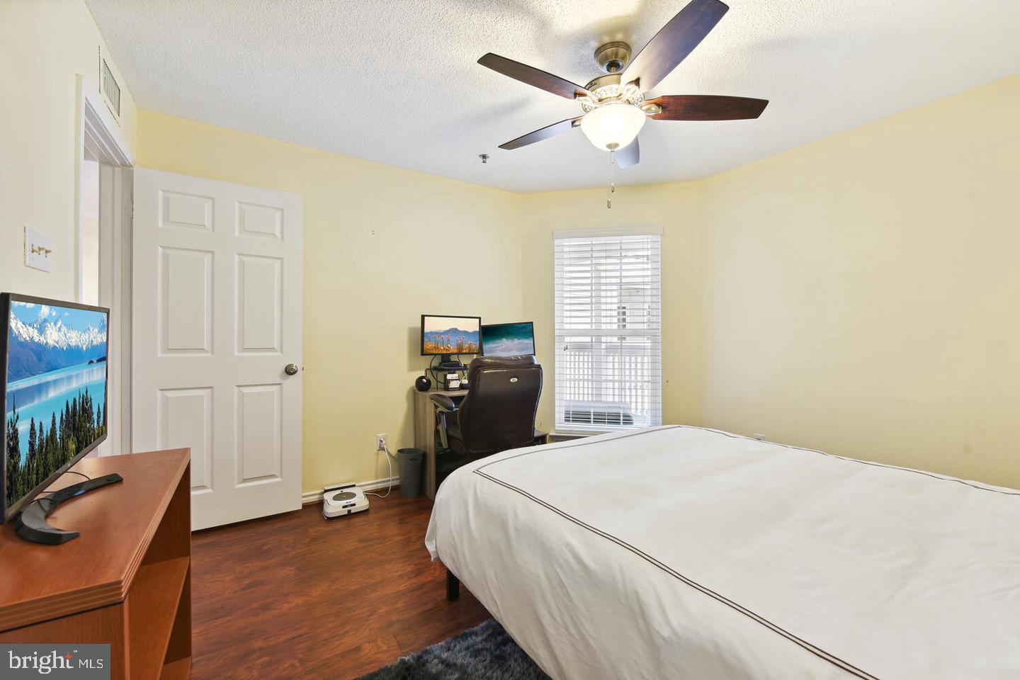 1524 Lincoln Way #302 Property Photo 11