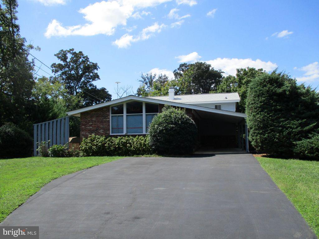 8900 Beauchamp Dr Property Photo