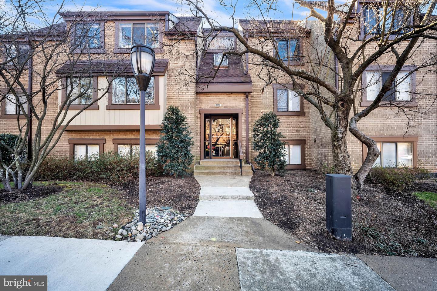 1670 Parkcrest Cir #3b/200 Property Photo