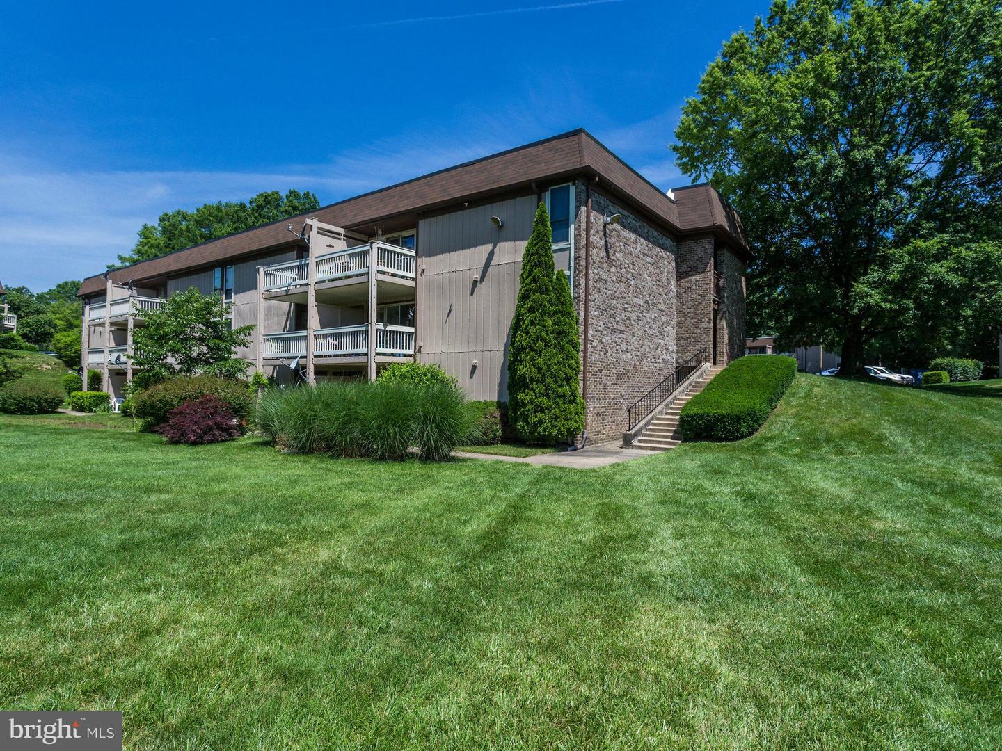 5803 Royal Ridge Dr #n Property Photo