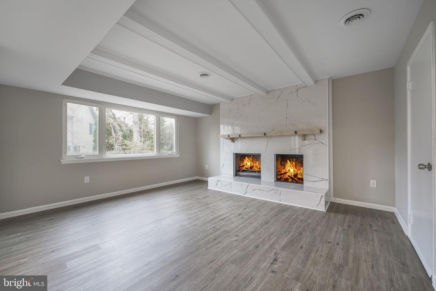 5943 Hall St Property Photo