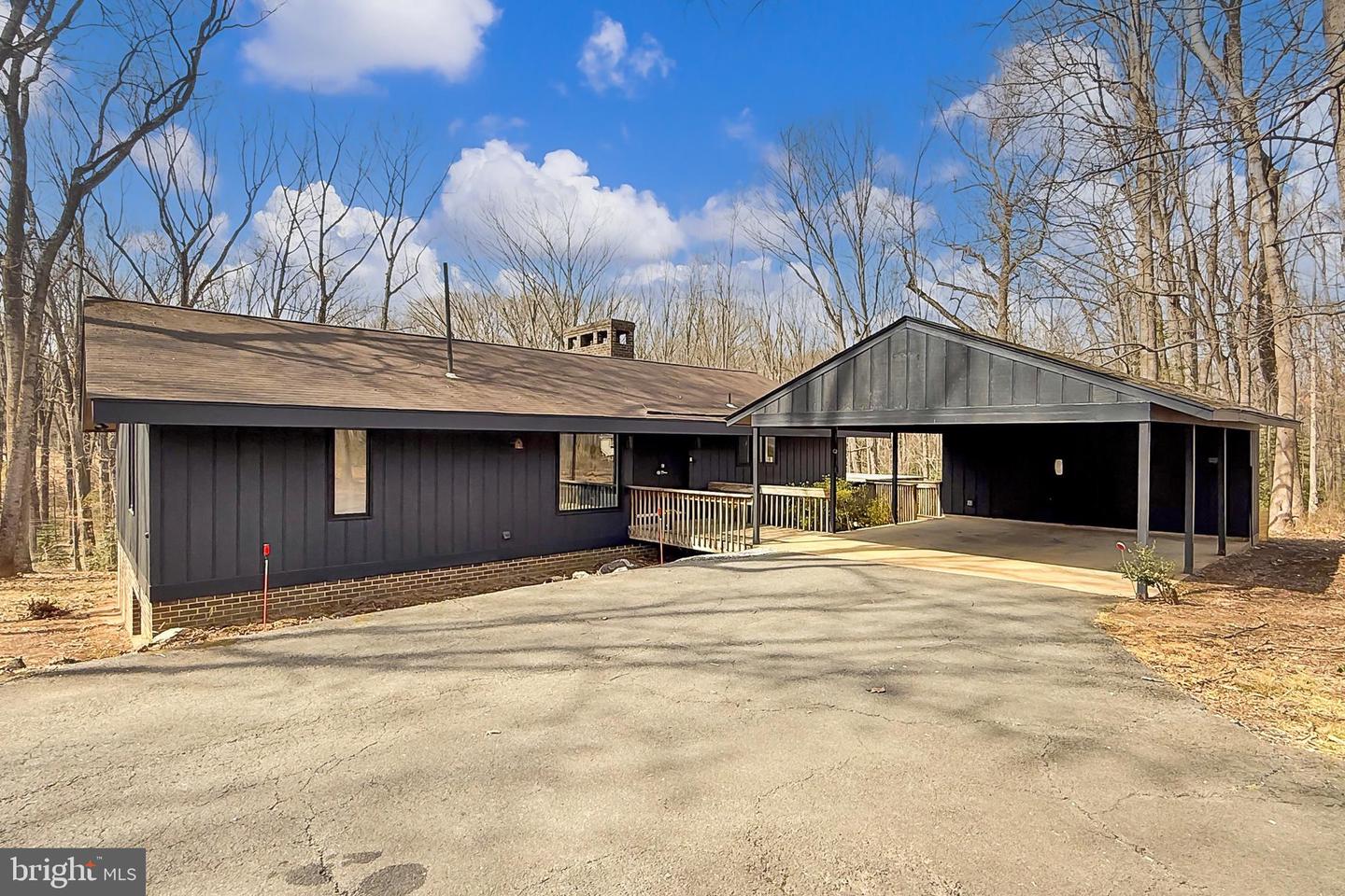 10236 Lawyers Rd Property Photo