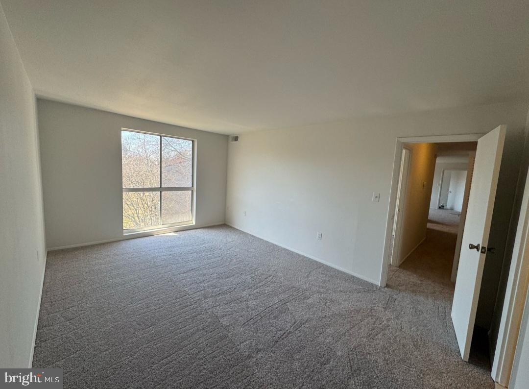 5618 Bloomfield Dr #202 Property Photo 6