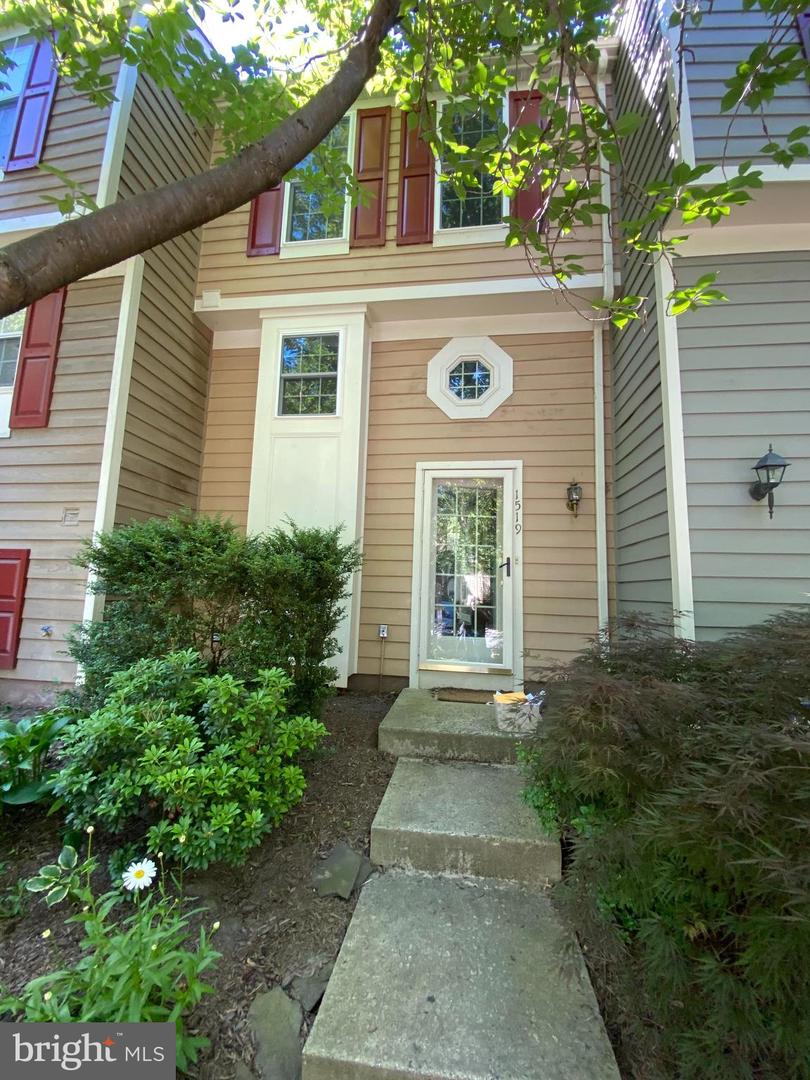 1519 Woodcrest Dr Property Photo