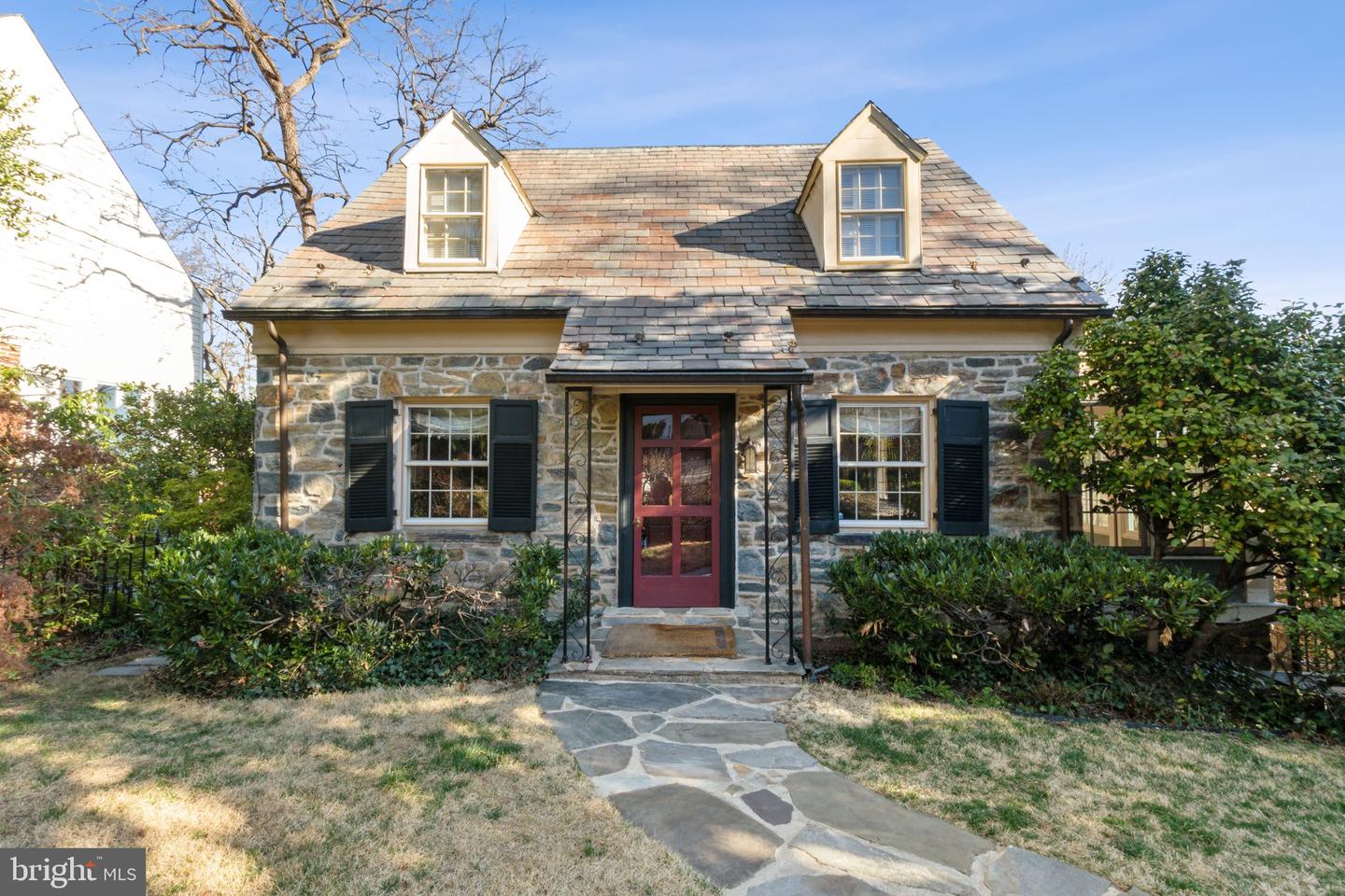 6002 Grove Dr Property Photo