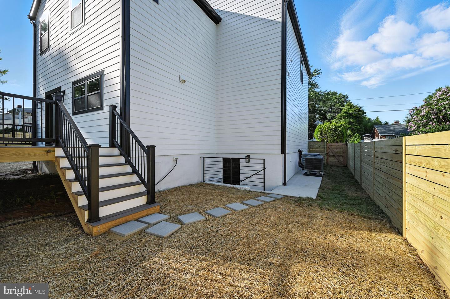 2809 Memorial St Property Photo 56