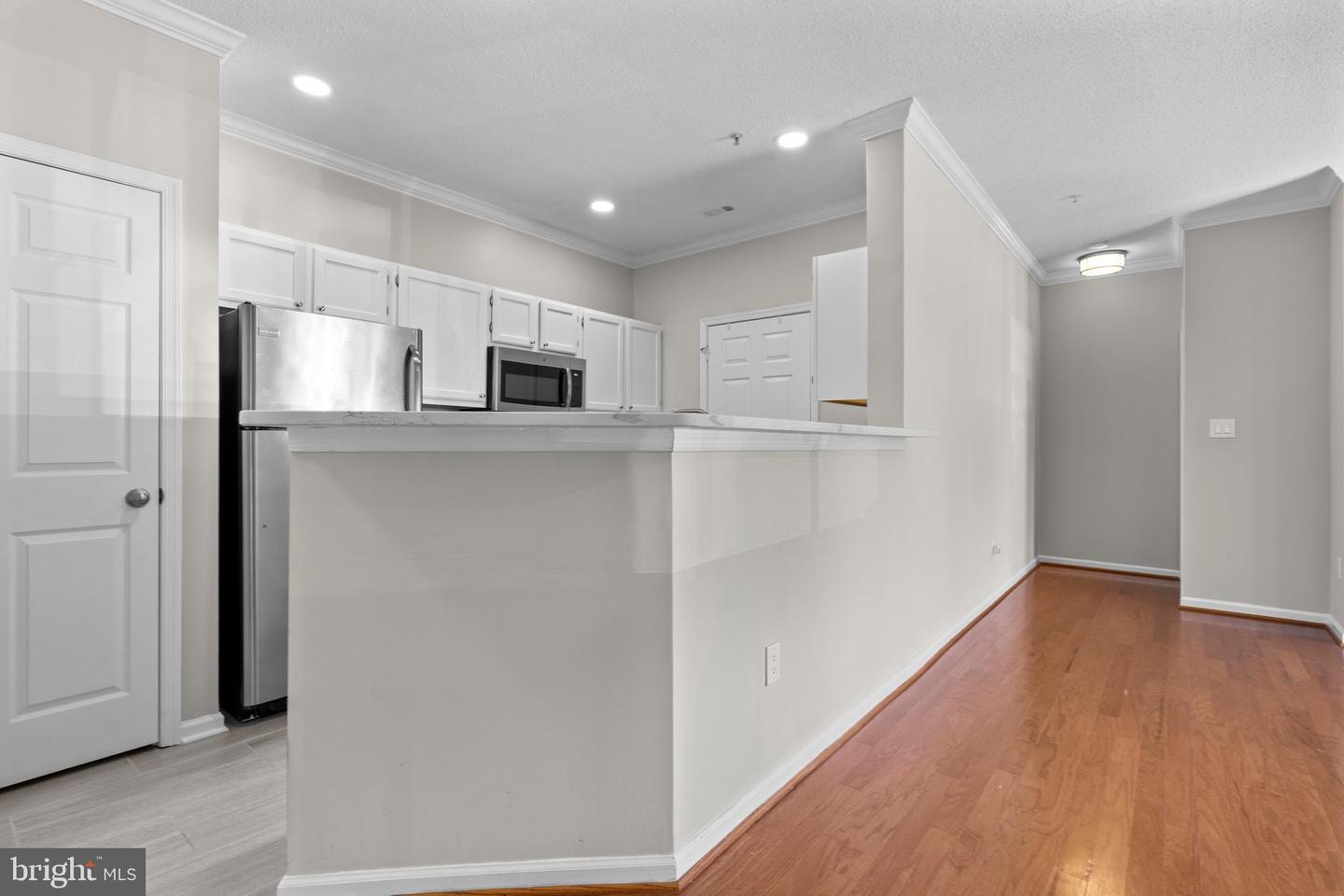 1701 Lake Shore Crest Dr #11 Property Photo 3