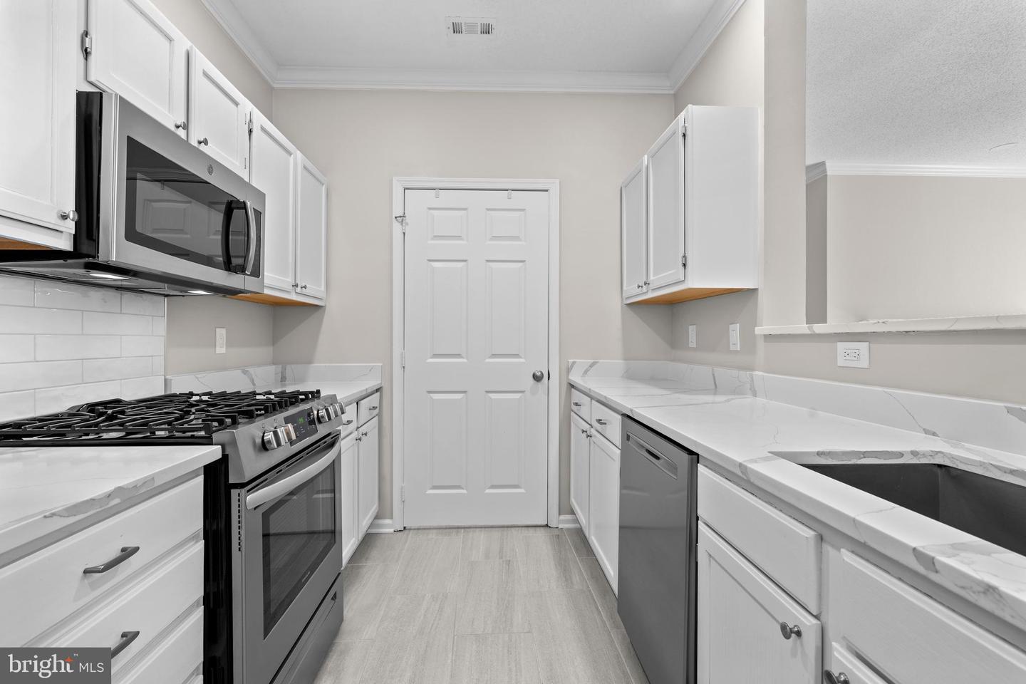 1701 Lake Shore Crest Dr #11 Property Photo 5
