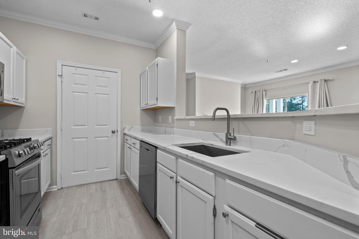 1701 Lake Shore Crest Dr #11 Property Photo 6