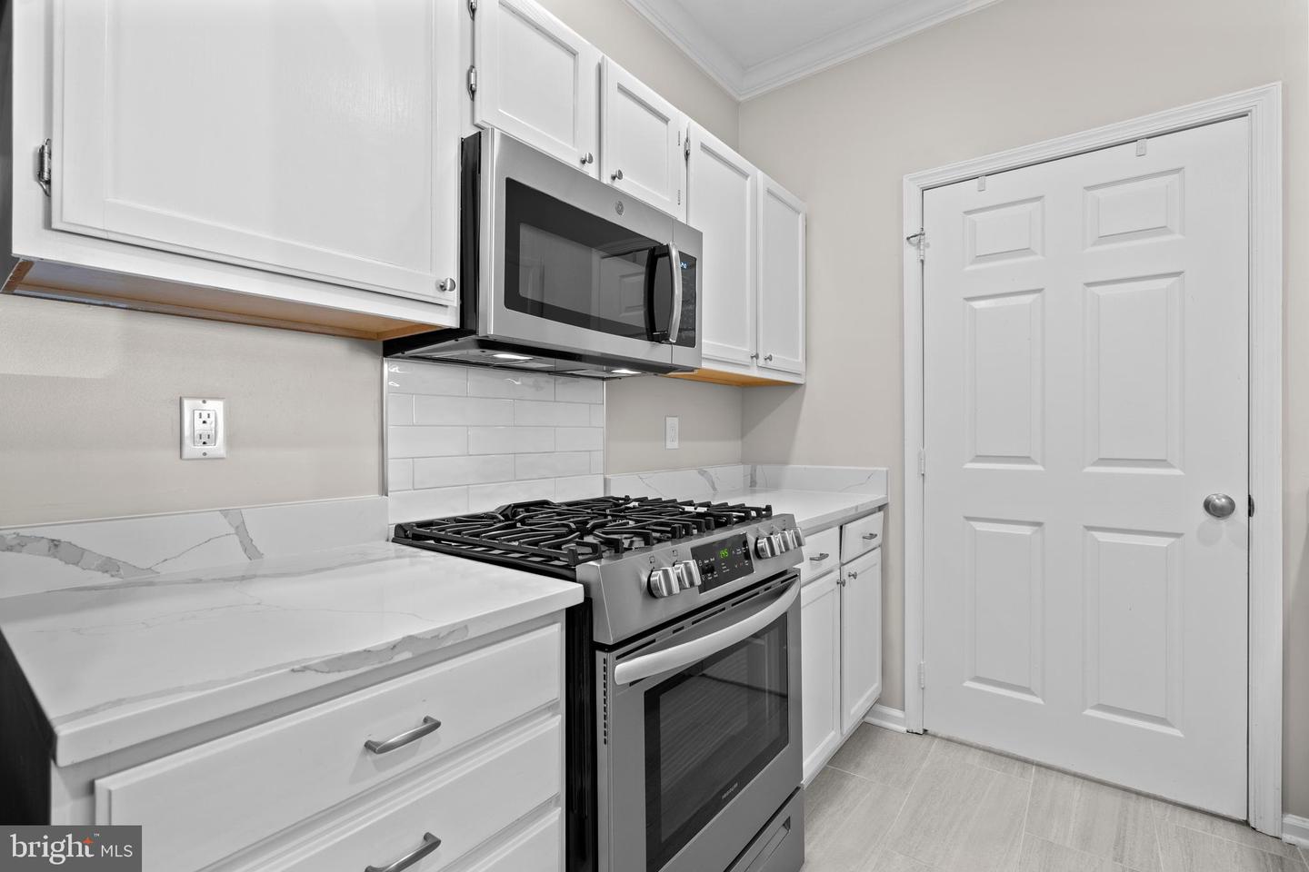 1701 Lake Shore Crest Dr #11 Property Photo 8