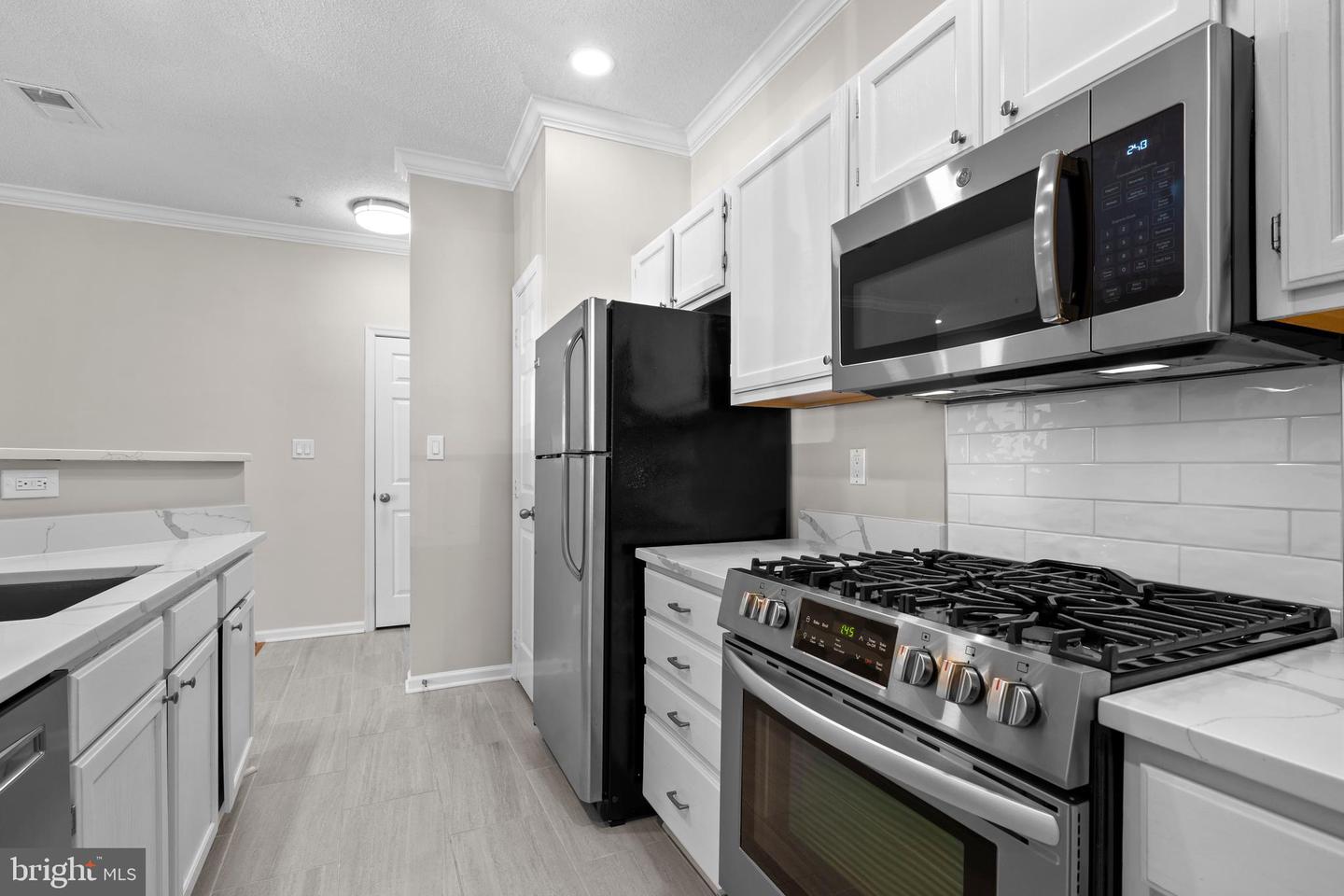 1701 Lake Shore Crest Dr #11 Property Photo 9