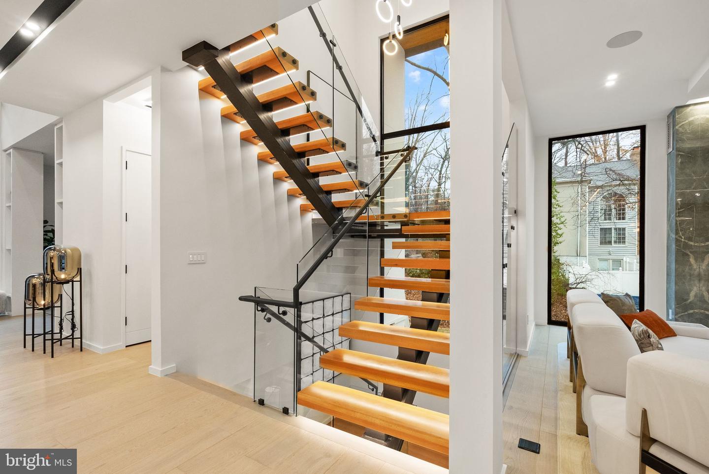 1803 Dumbarton St Property Photo 17
