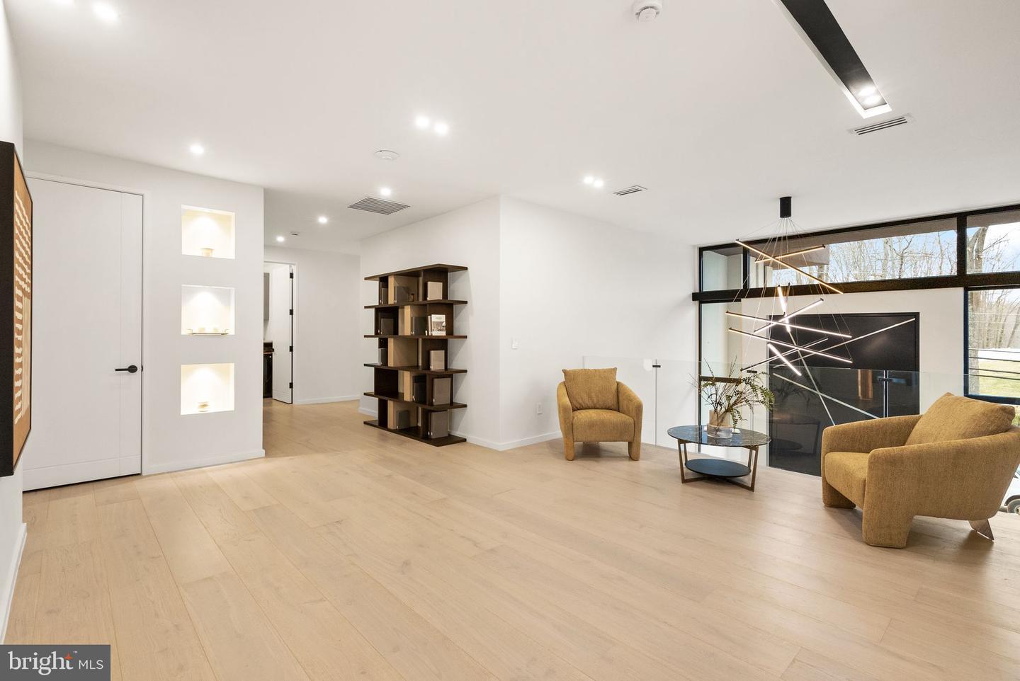 1803 Dumbarton St Property Photo 18