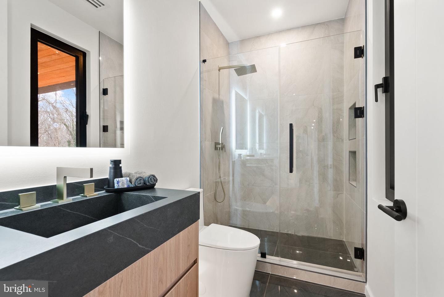 1803 Dumbarton St Property Photo 35