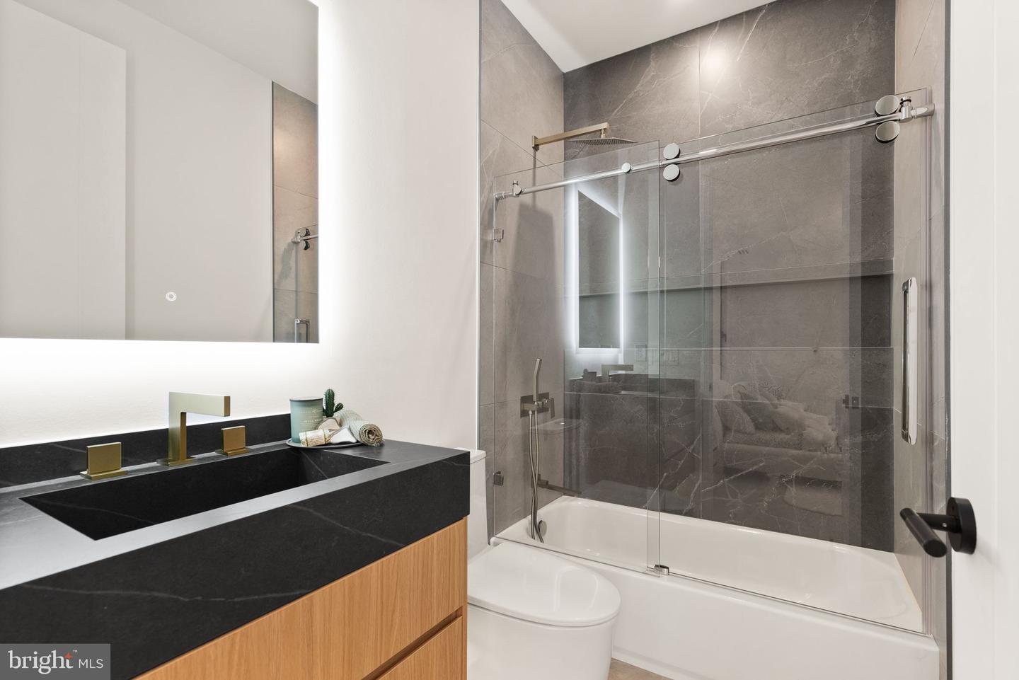 1803 Dumbarton St Property Photo 38