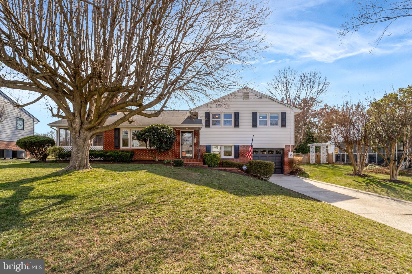 8317 Lilac Ln Property Photo