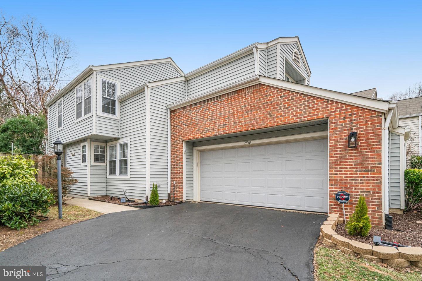 7510 Cross Gate Ln Property Photo 1