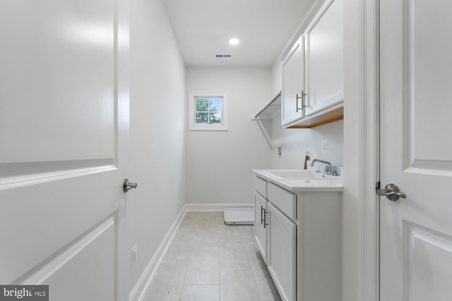 389 Holmes Dr Nw Property Photo 58
