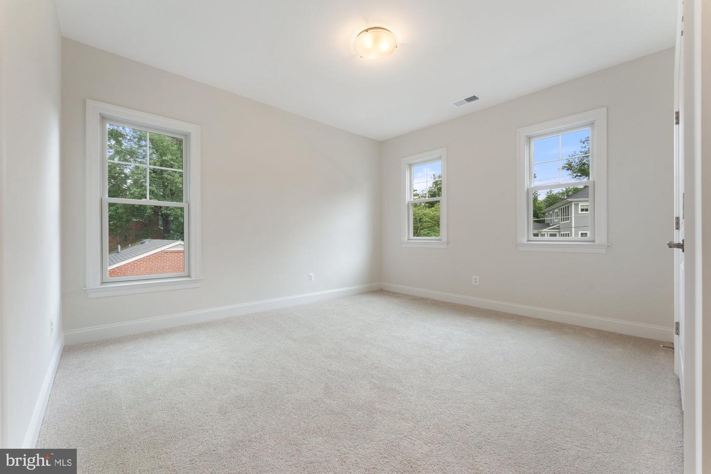 389 Holmes Dr Nw Property Photo 59