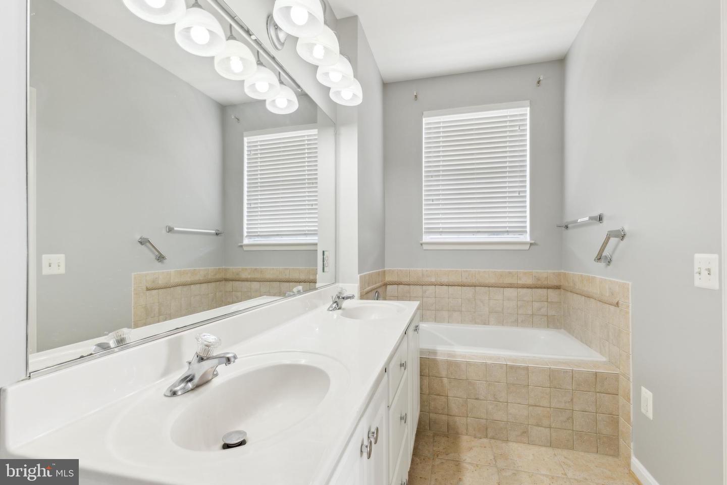 11623 Cavalier Landing Ct #305 Property Photo 9