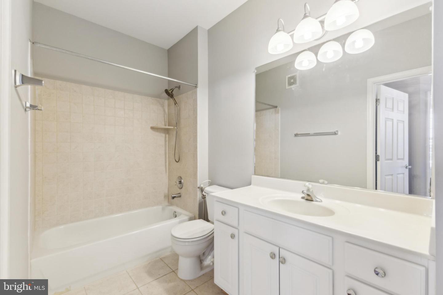 11623 Cavalier Landing Ct #305 Property Photo 13
