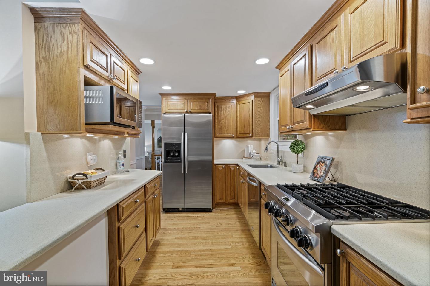 14906 Cranoke St Property Photo 15