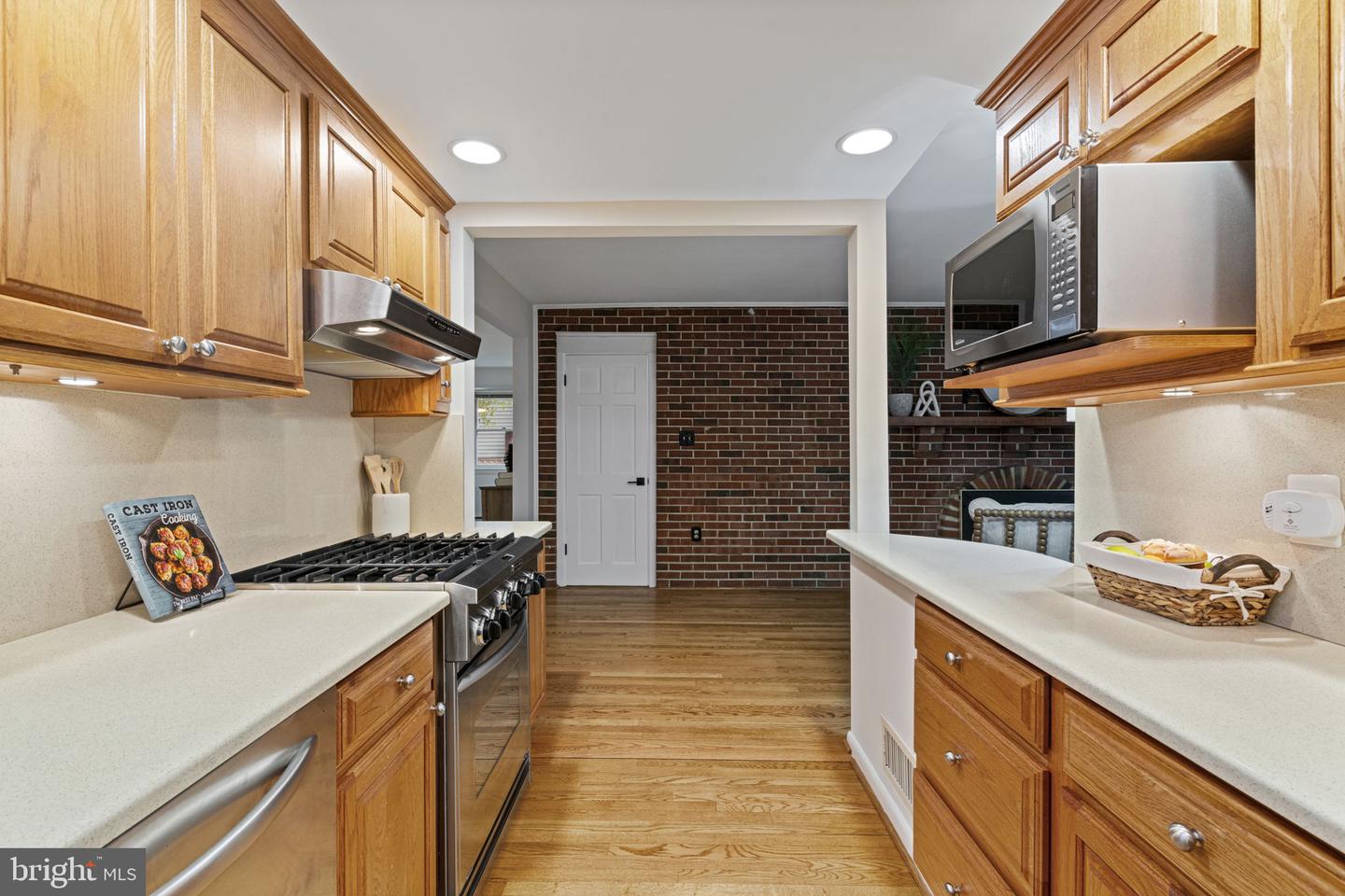 14906 Cranoke St Property Photo 18