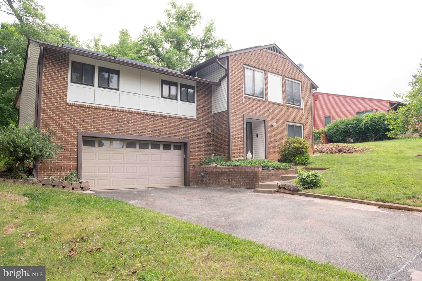 7814 Wendy Ridge Ln Property Photo 2