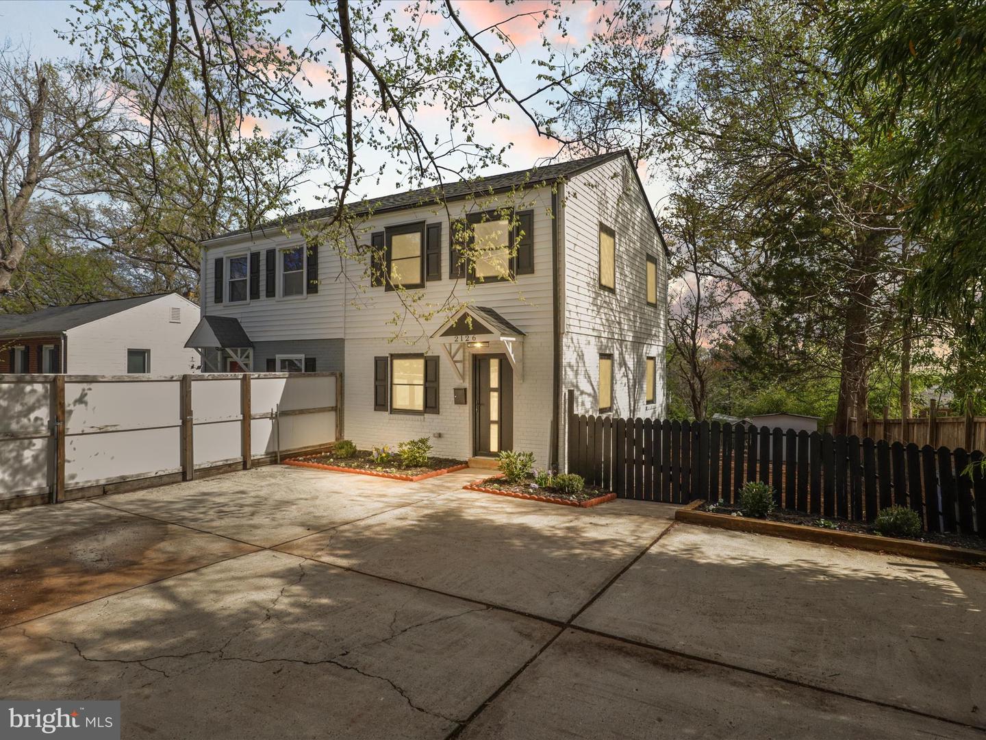 2126 Huntington Ave Property Photo 1