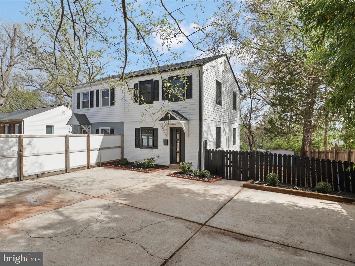 2126 Huntington Ave Property Photo 2
